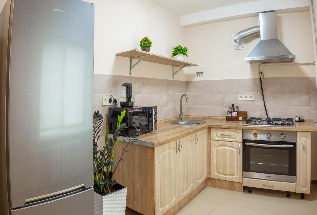 поруч із палацом україна та Ocean Plaza Apartment *