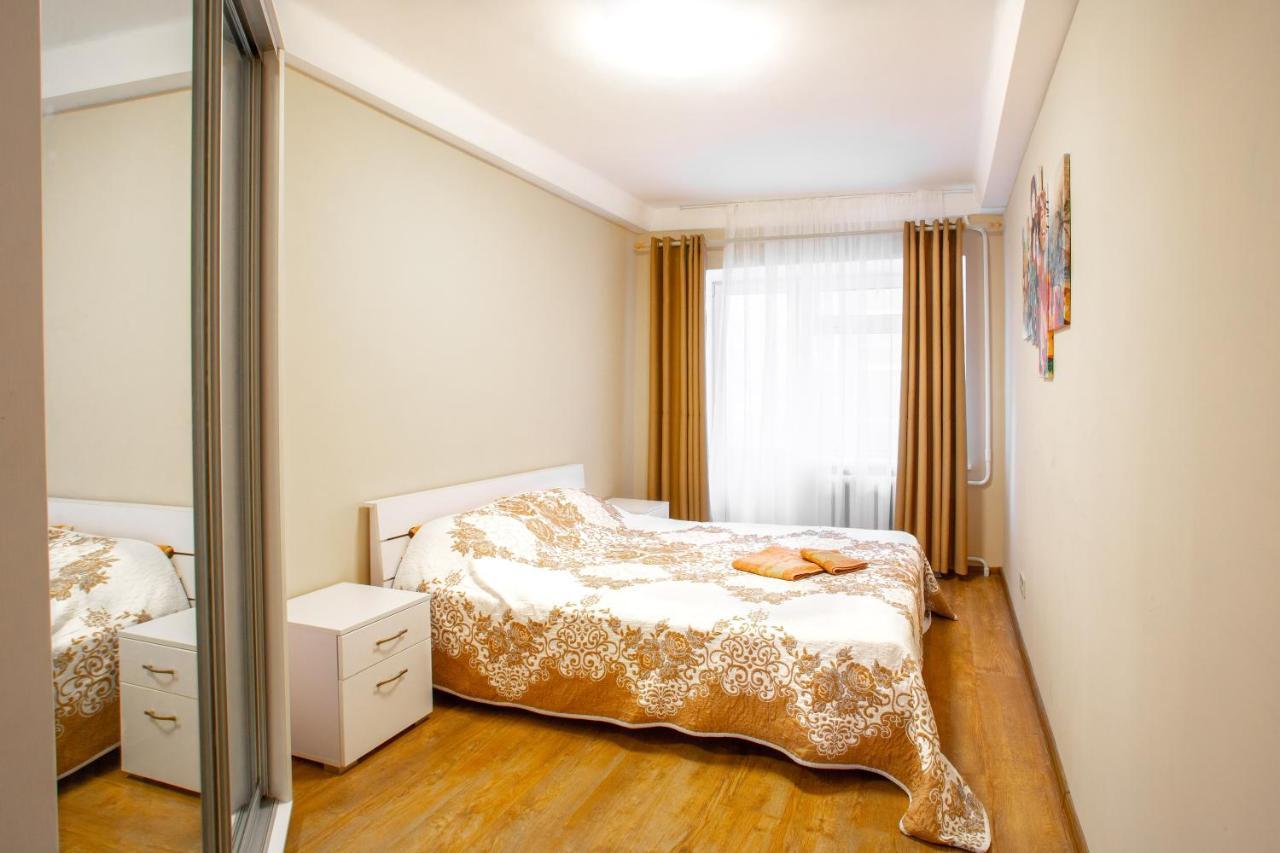 Apartment поруч із палацом україна та Ocean Plaza