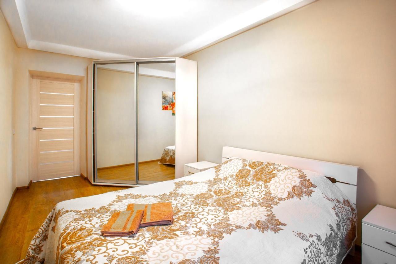 поруч із палацом україна та Ocean Plaza Apartment Kyiv