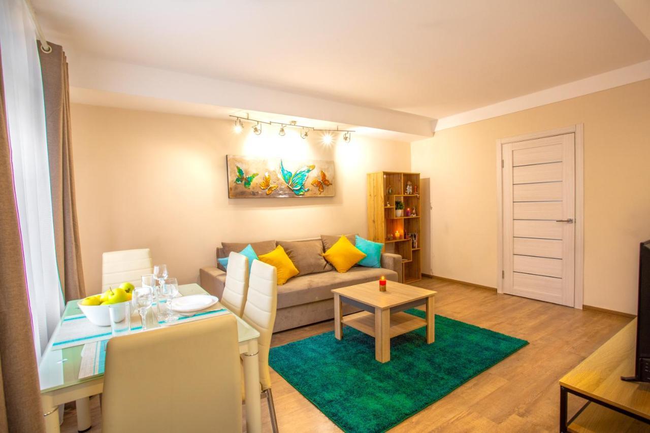 поруч із палацом україна та Ocean Plaza Apartment *