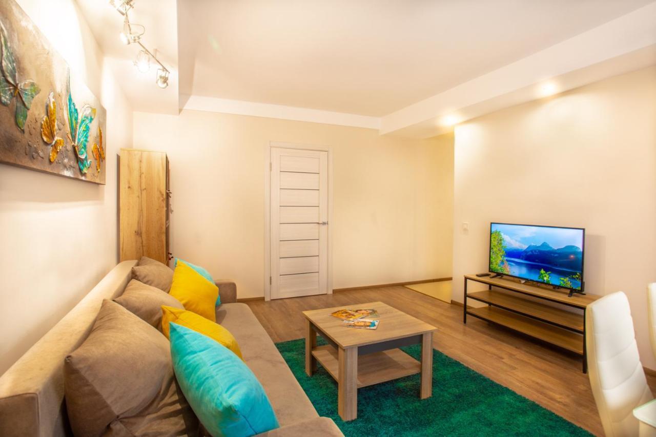 Apartment поруч із палацом україна та Ocean Plaza Kyiv